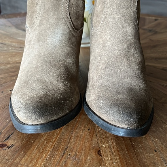 VERY VOLATILE SUEDE PULL ON BOOTIES/Size 10 - Picture 6 of 11
